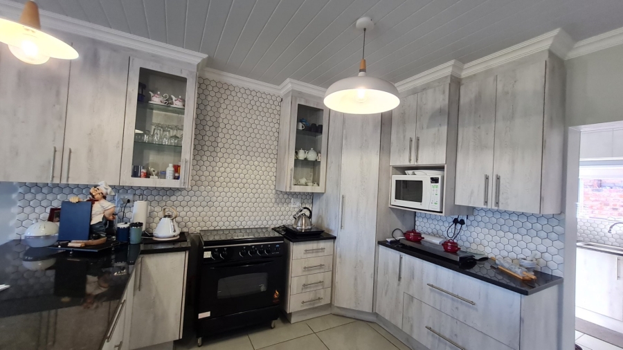 3 Bedroom Property for Sale in Dana Bay Western Cape